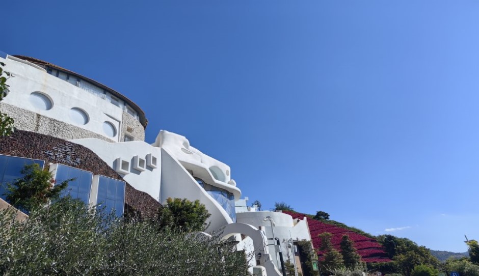 树立能效碳效标杆，开展企业对标达标，推动石化化工行业更高水平更高质量做好节能降碳工作